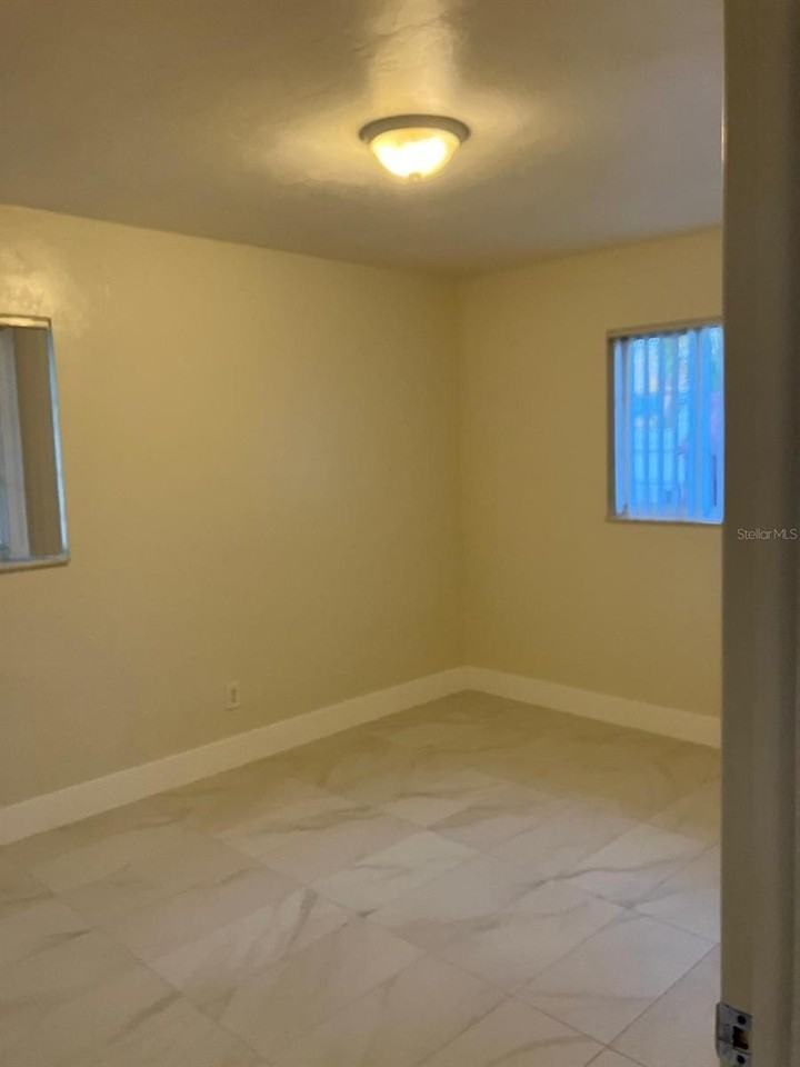 6807 113th St - Photo 7 of 12