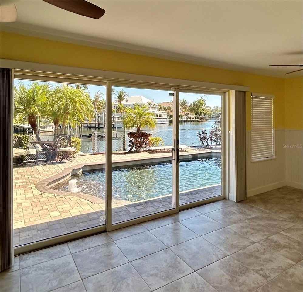 5541 Bayou Grande Blvd Ne - Photo 2 of 22