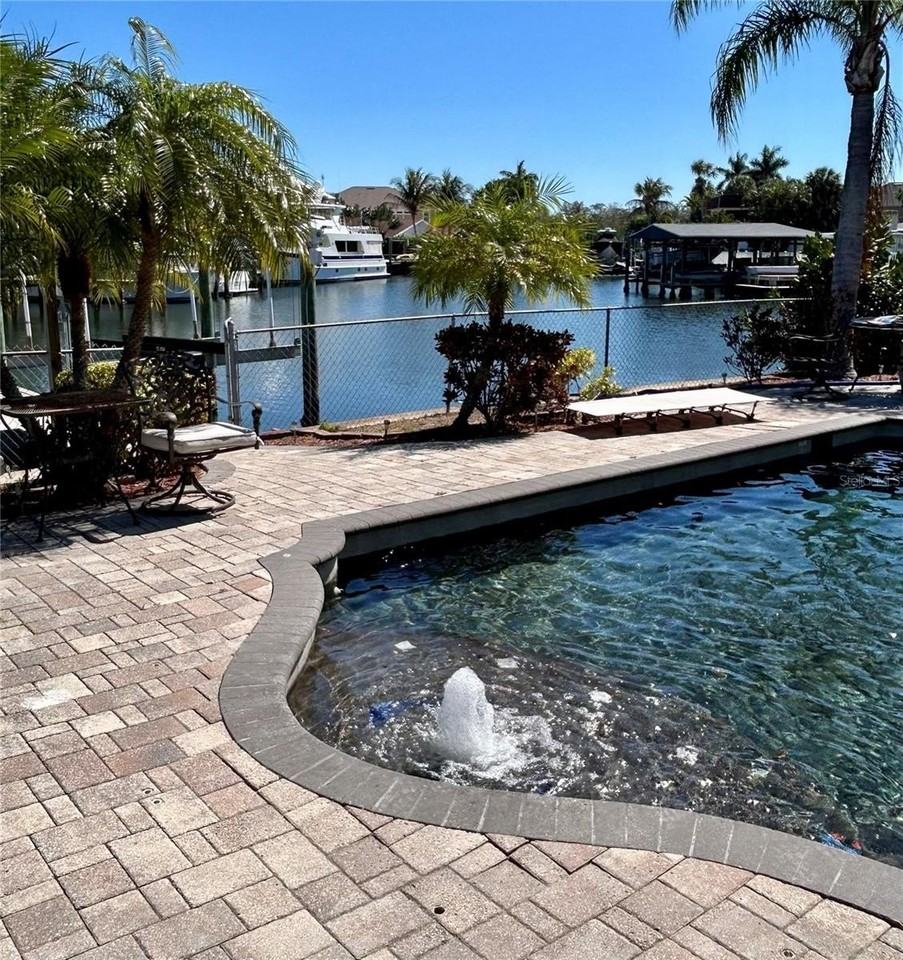 5541 Bayou Grande Blvd Ne - Photo 3 of 22