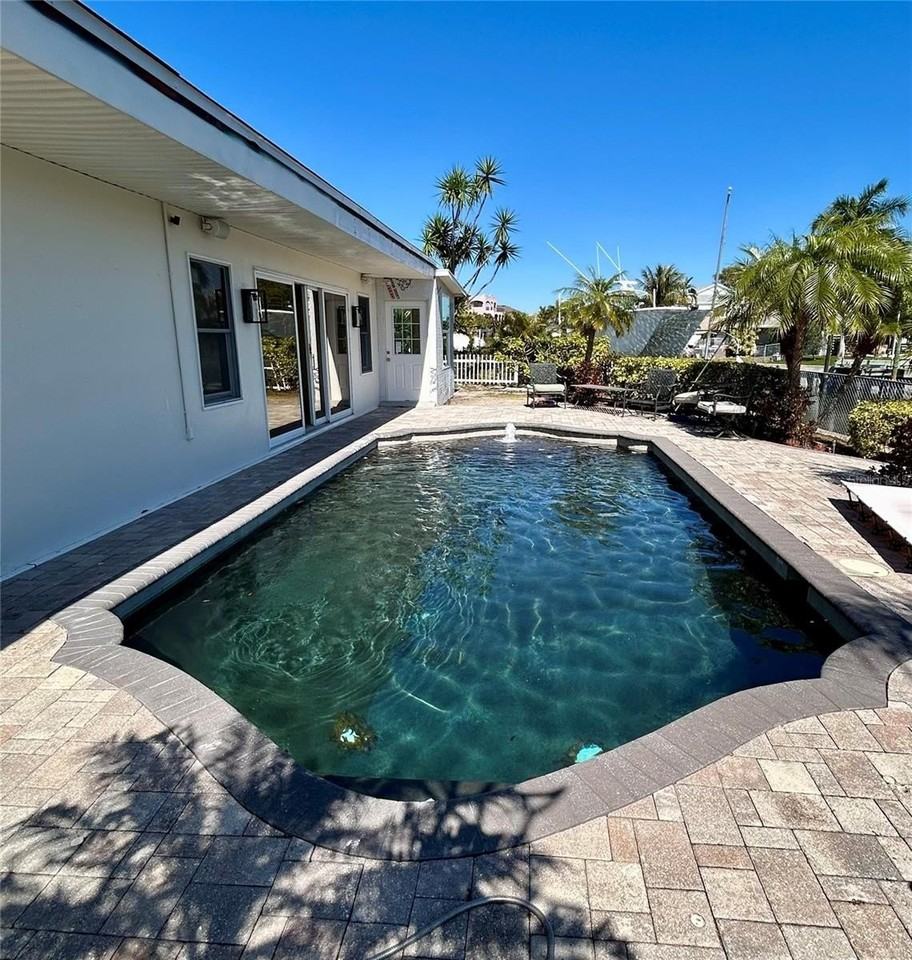 5541 Bayou Grande Blvd Ne - Photo 4 of 22