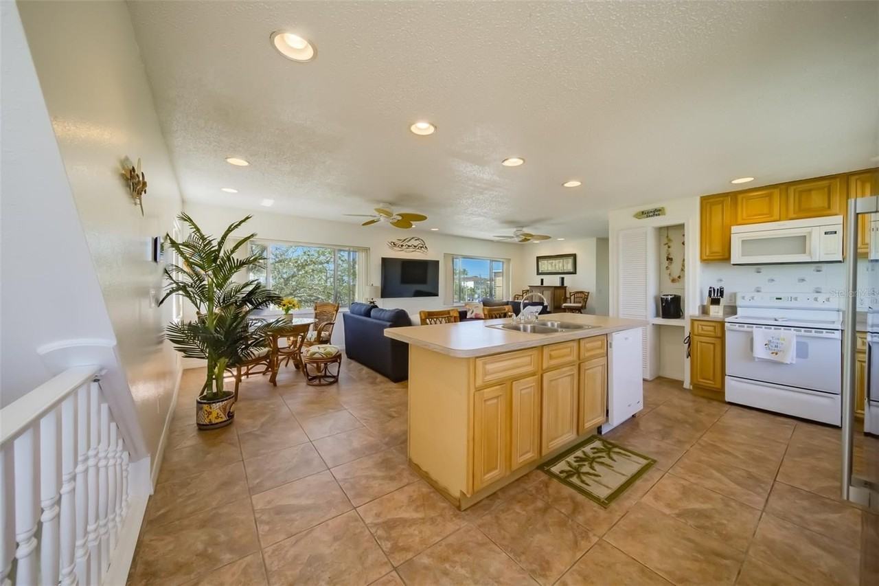 18111 1st St E - Photo 6 of 50