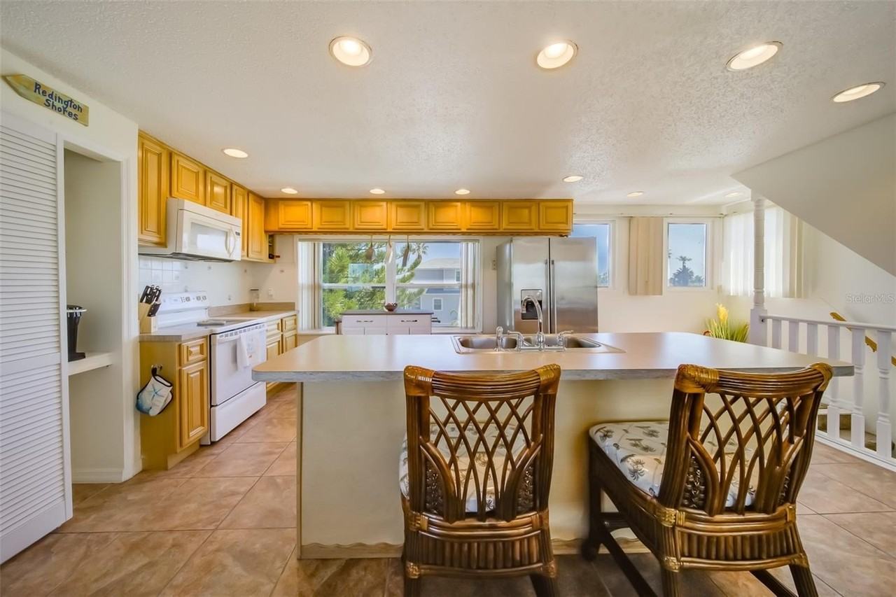 18111 1st St E - Photo 7 of 50