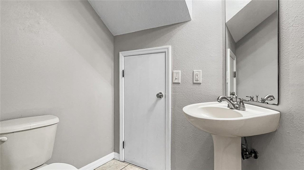 9402 Charlesberg Dr - Photo 3 of 19