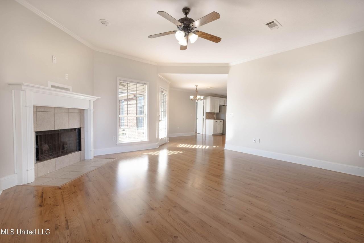 105 Channing Cir - Photo 6 of 30