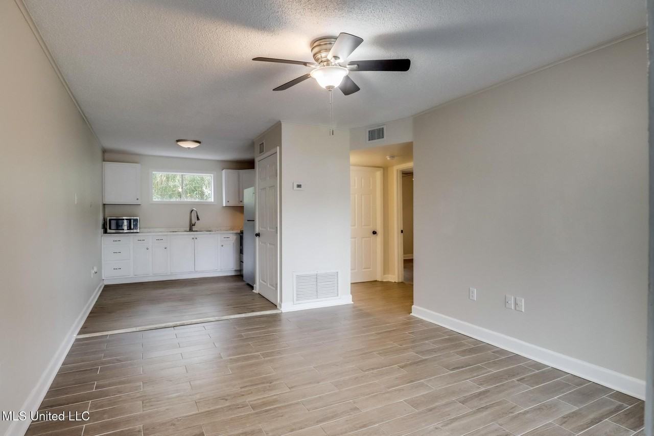 150 Pat Harrison St Apt 2 - Photo 3 of 12