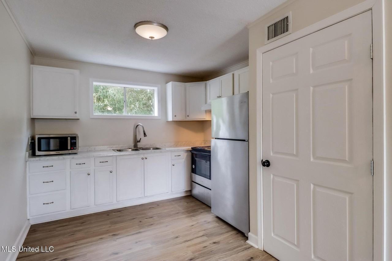 150 Pat Harrison St Apt 2 - Photo 4 of 12