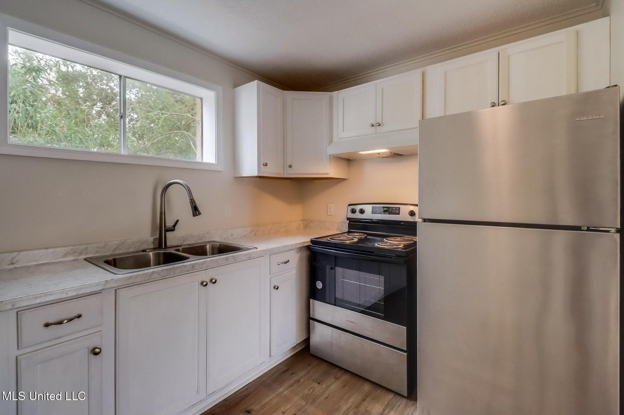 150 Pat Harrison St Apt 2 - Photo 6 of 12