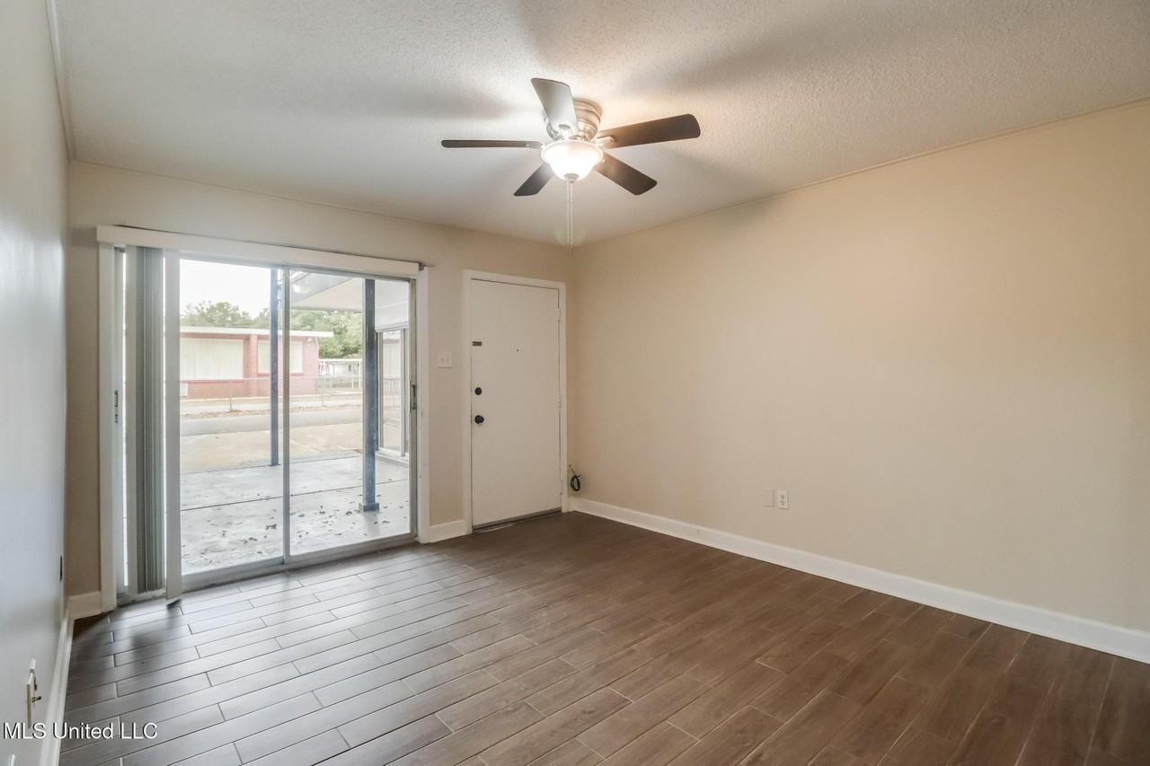150 Pat Harrison St Apt 2 - Photo 7 of 12