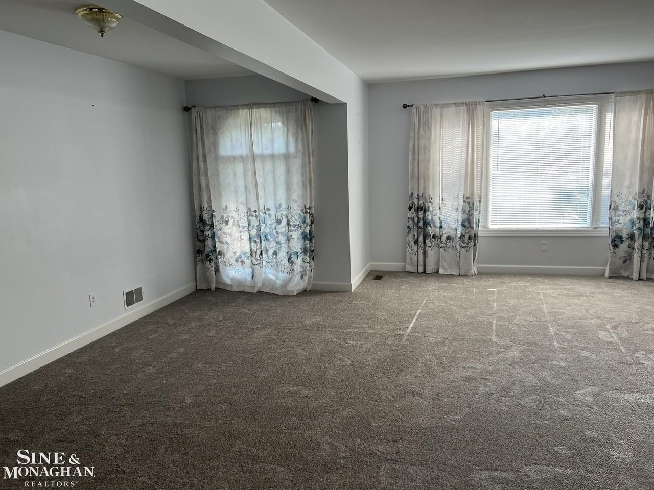 904 Trombley Rd - Photo 2 of 16