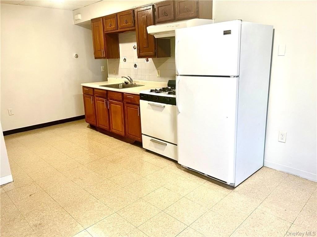 58 Cottage St Apt 4 - Photo 3 of 14