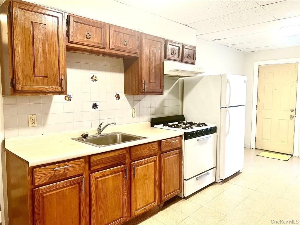 58 Cottage St Apt 4 - Photo 4 of 14