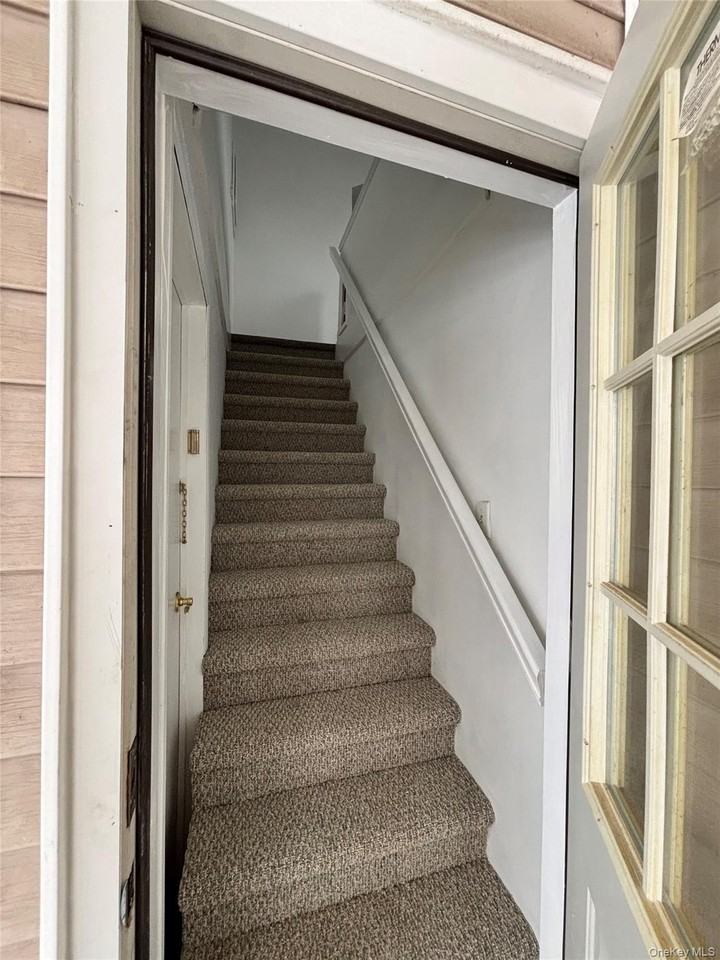 73 Colonial Dr - Photo 2 of 8