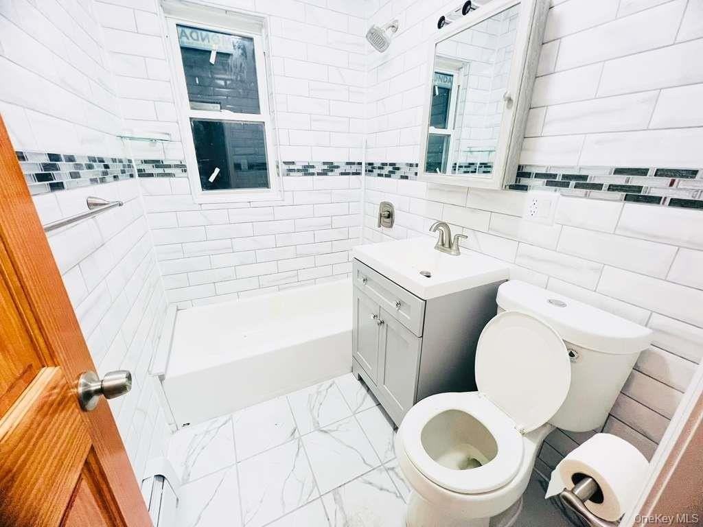 17751 105th Ave 2nd Fl - Photo 5 of 6