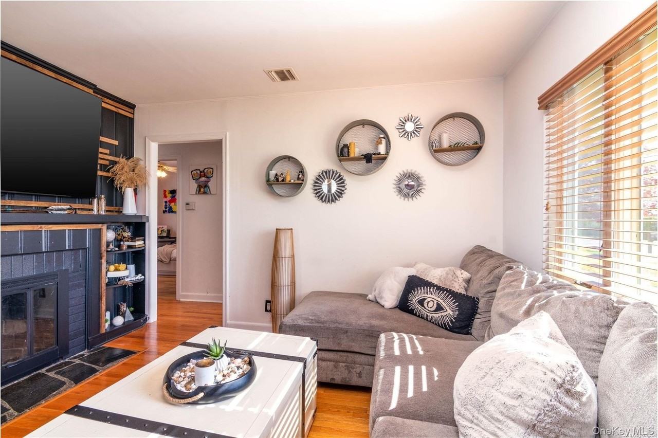 22 Carman Blvd - Photo 4 of 24