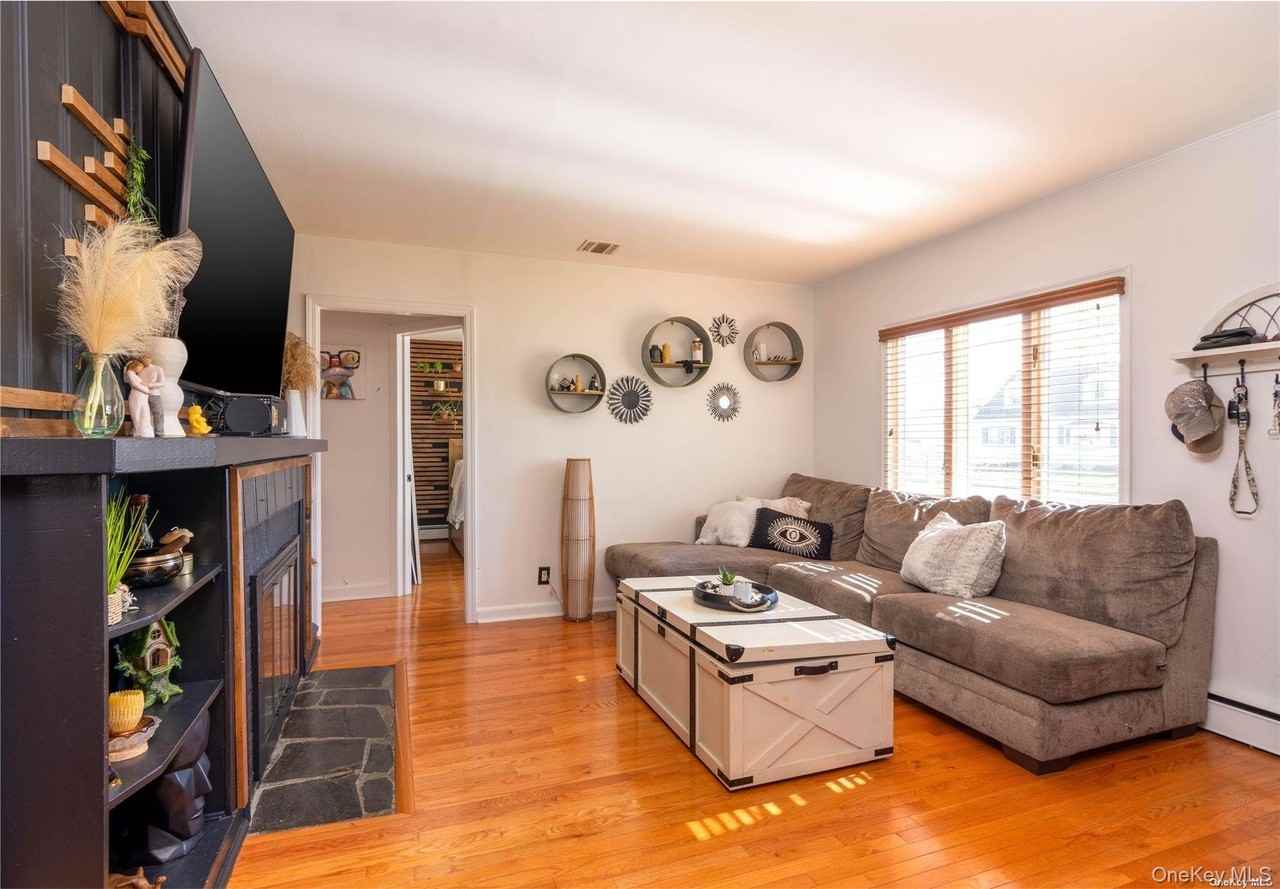 22 Carman Blvd - Photo 5 of 24