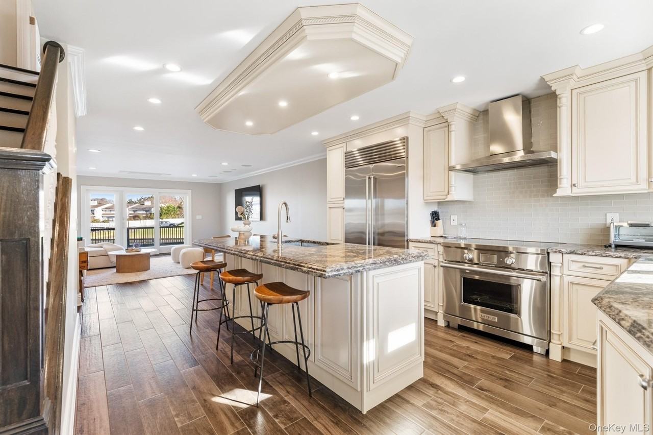 3047 Mitchell Rd - Photo 3 of 23