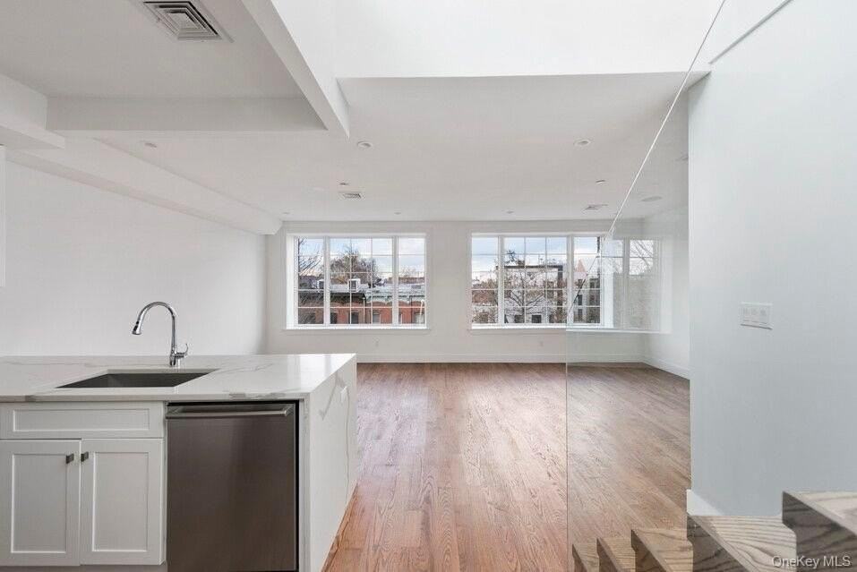 368 Gates Ave Apt 4 - Photo 3 of 11