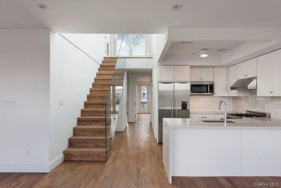 368 Gates Ave Apt 4 - Photo 4 of 11