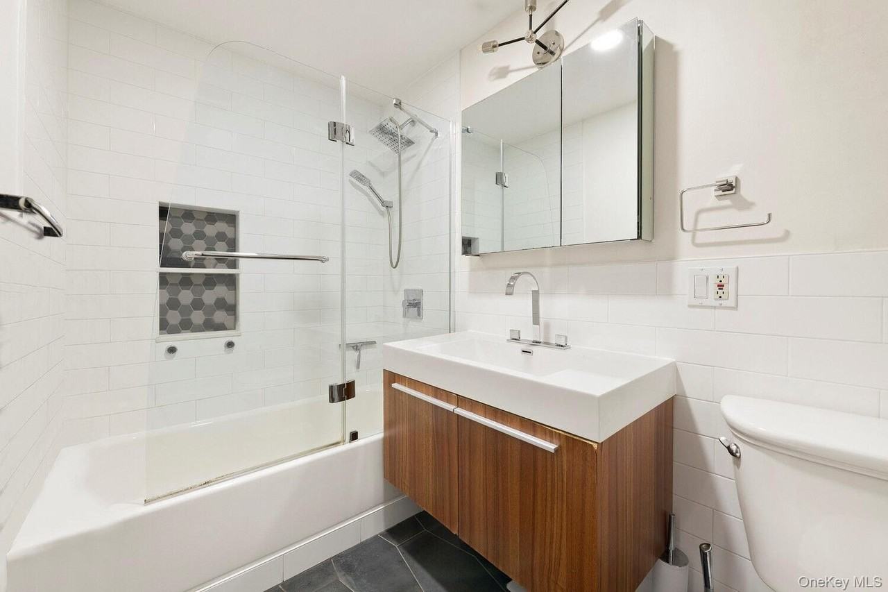 2549 Frederick Douglass Blvd Apt A - Photo 5 of 8