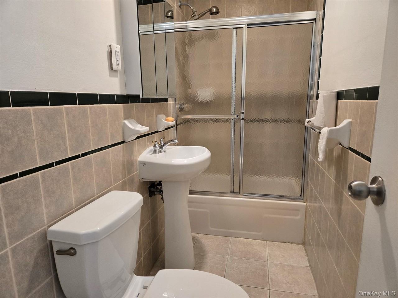 8066 88th Rd 1st Fl - Photo 4 of 6