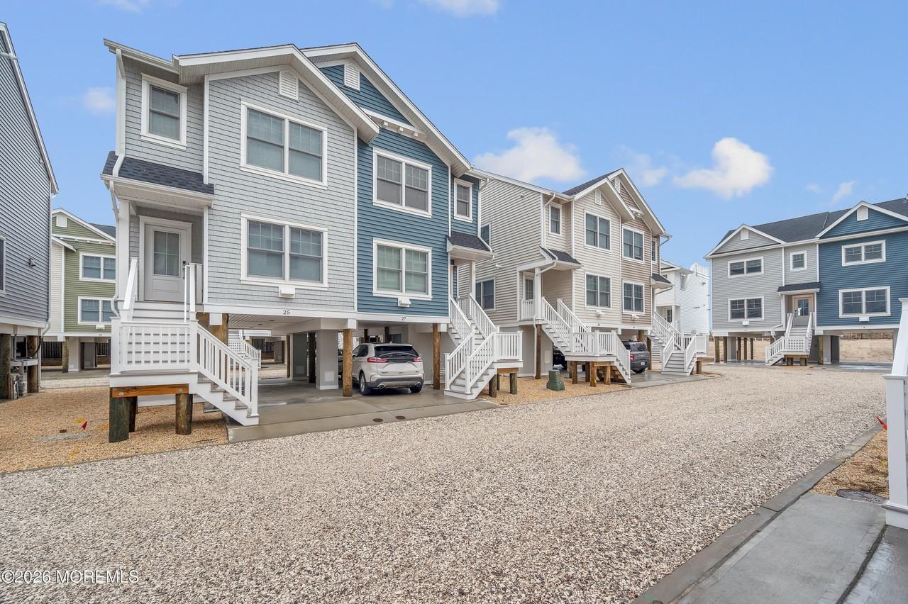 27 Shell Rd Unit 143 - Photo 2 of 23