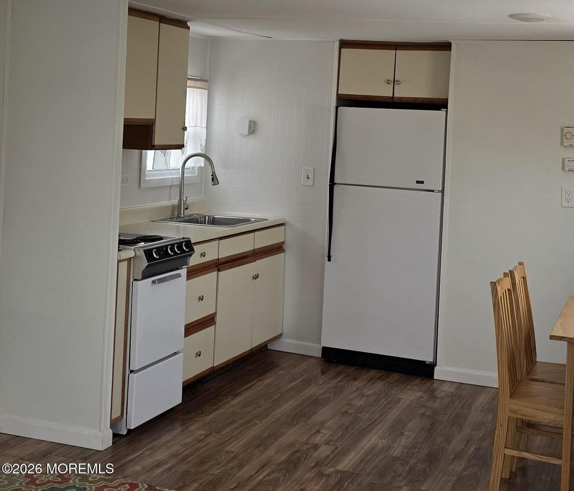 469 S Green St Trlr 63 - Photo 4 of 11