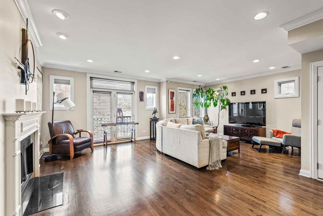 3635 N Wilton Ave Apt 3 - Photo 2 of 23