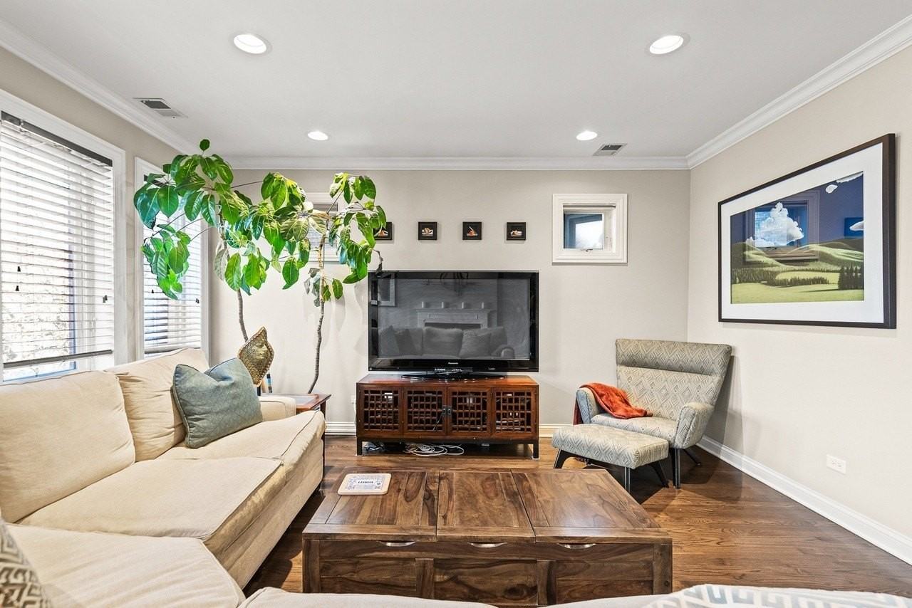 3635 N Wilton Ave Apt 3 - Photo 4 of 23