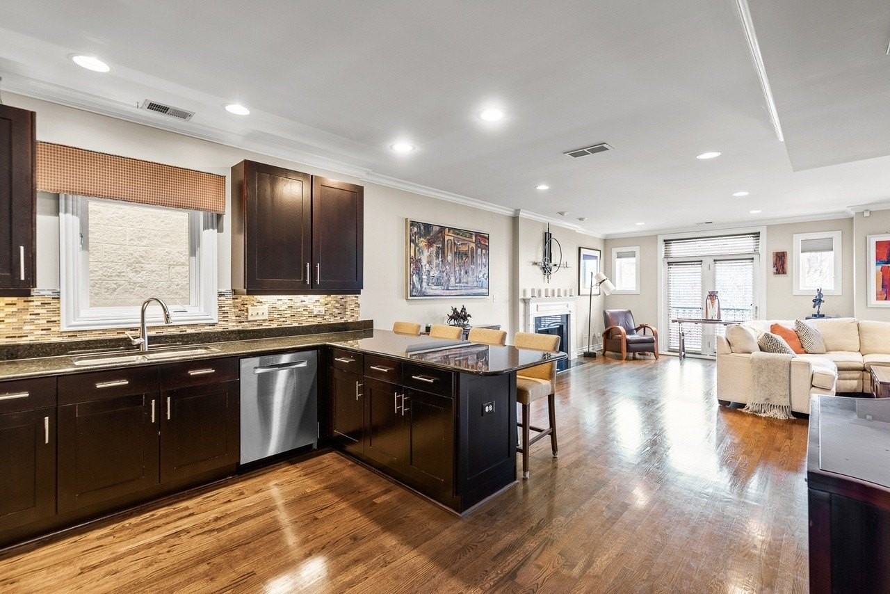 3635 N Wilton Ave Apt 3 - Photo 7 of 23