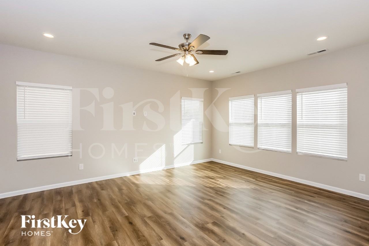 144 Fairfield Dr - Photo 4 of 19