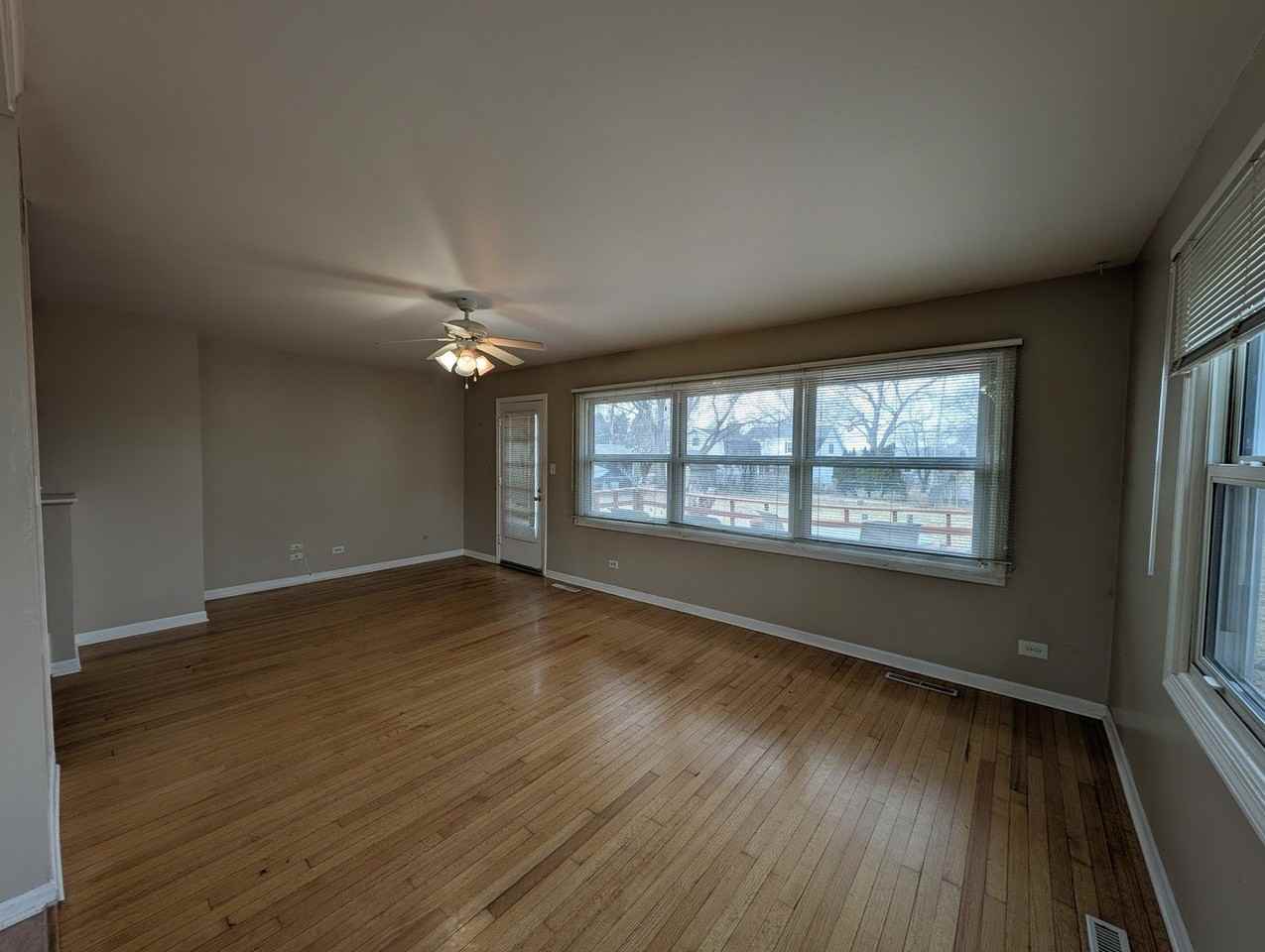 4230 Lindley St - Photo 2 of 12