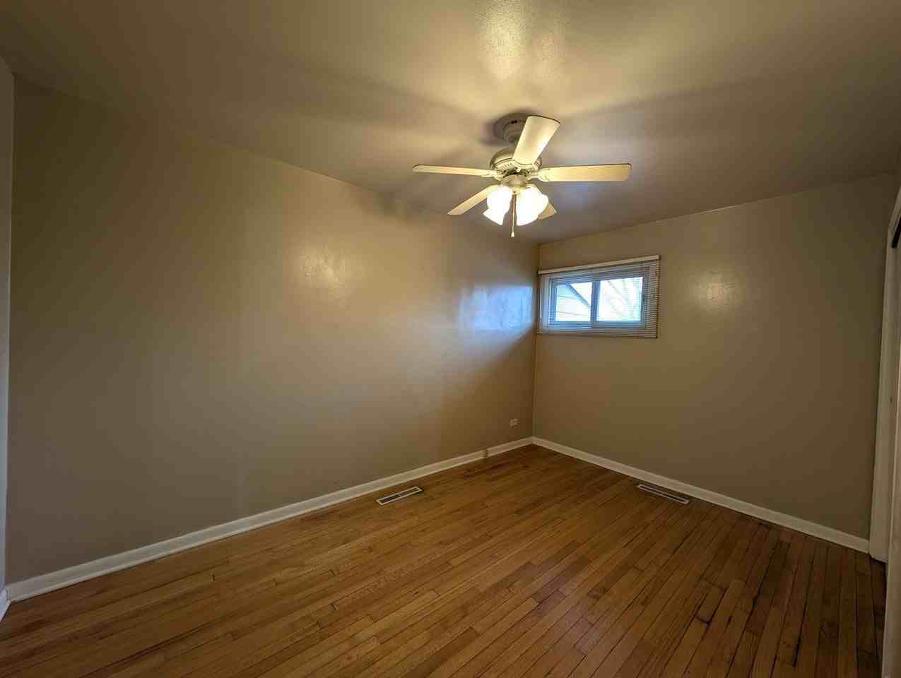 4230 Lindley St - Photo 5 of 12