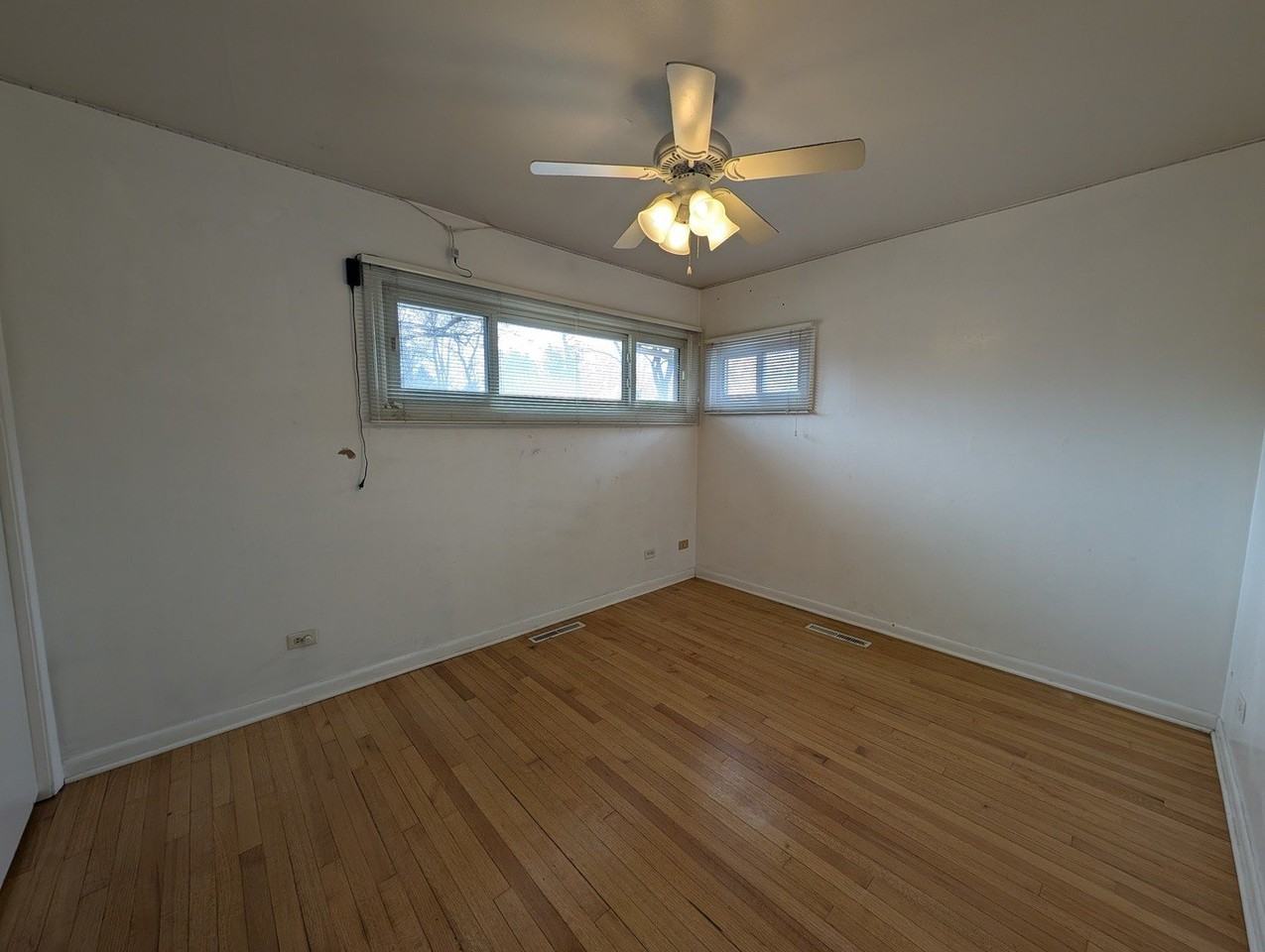 4230 Lindley St - Photo 7 of 12