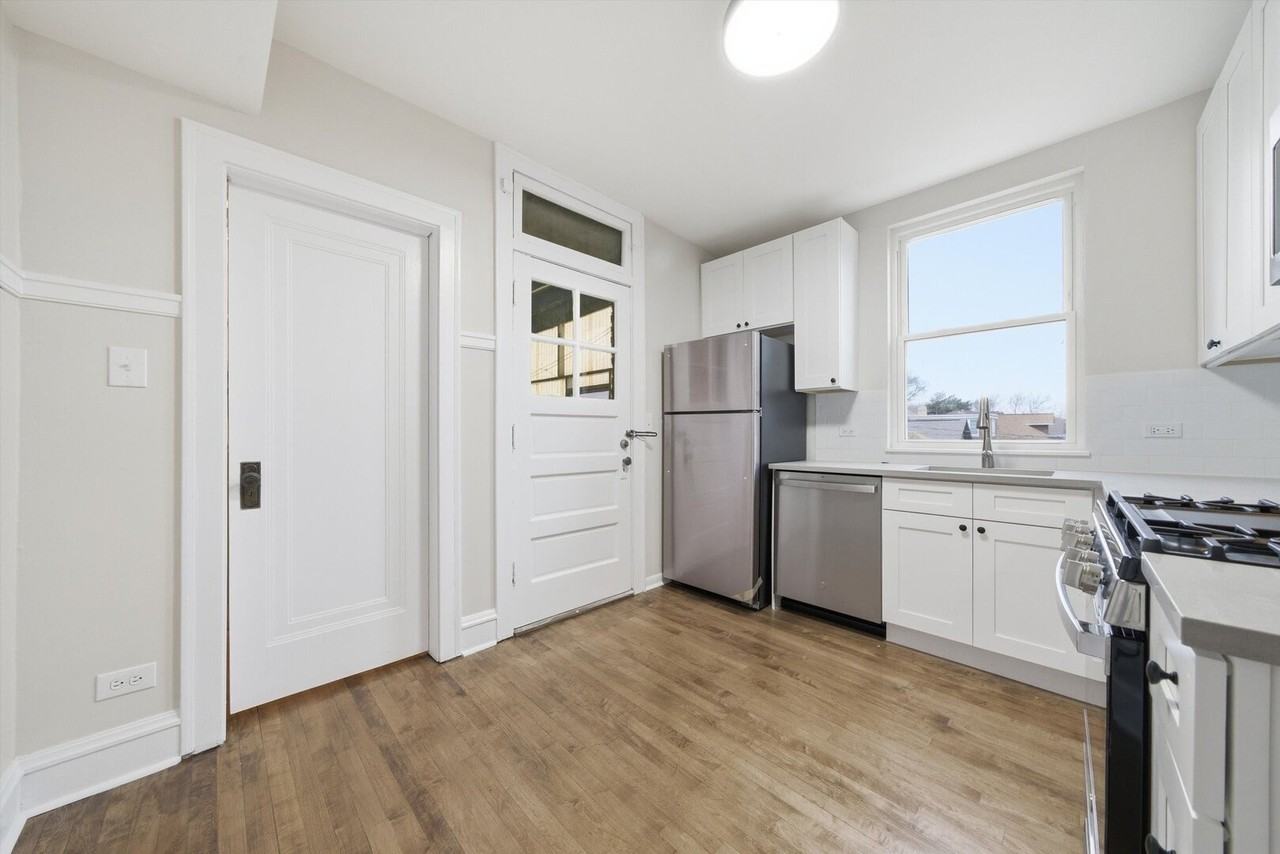 6938 N Campbell Ave Unit 1 - Photo 3 of 11