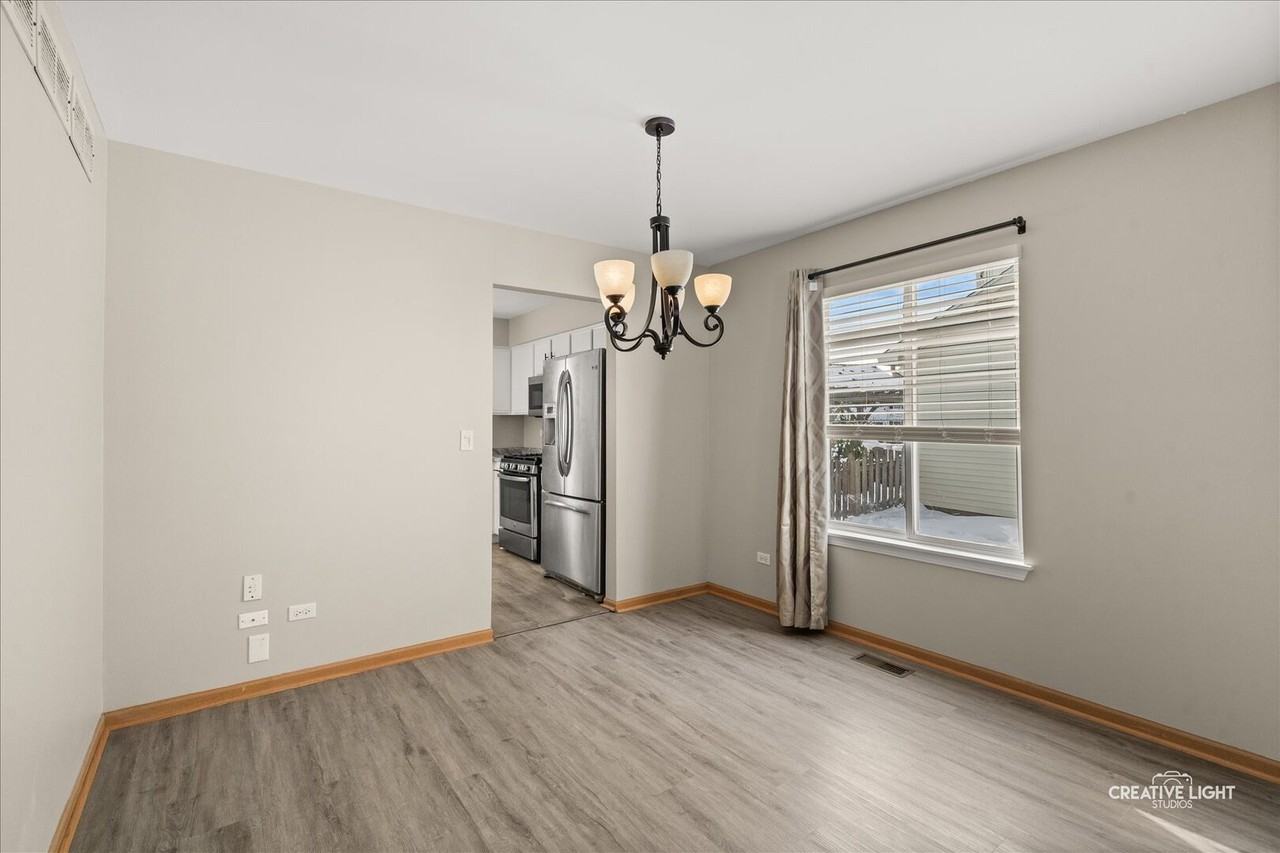 2477 Smithfield Ct - Photo 6 of 24