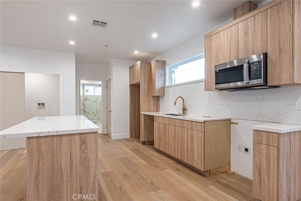 242 N Dillon St - Photo 4 of 19