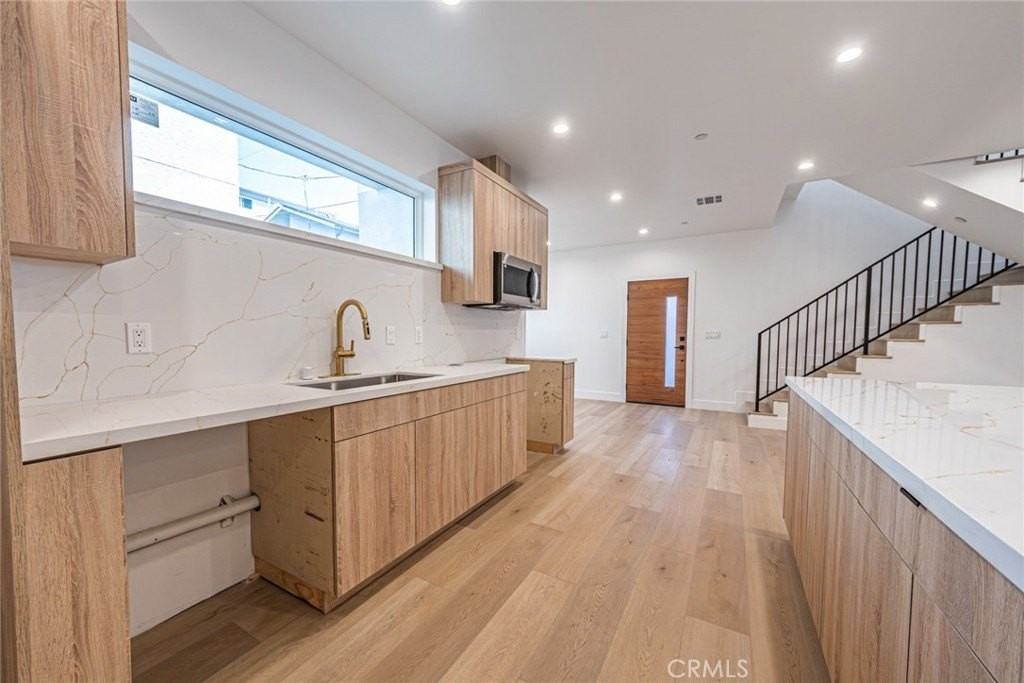 242 N Dillon St - Photo 5 of 19