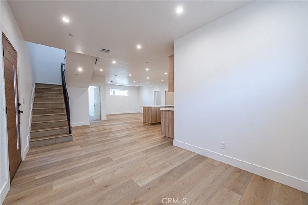 242 N Dillon St - Photo 6 of 19