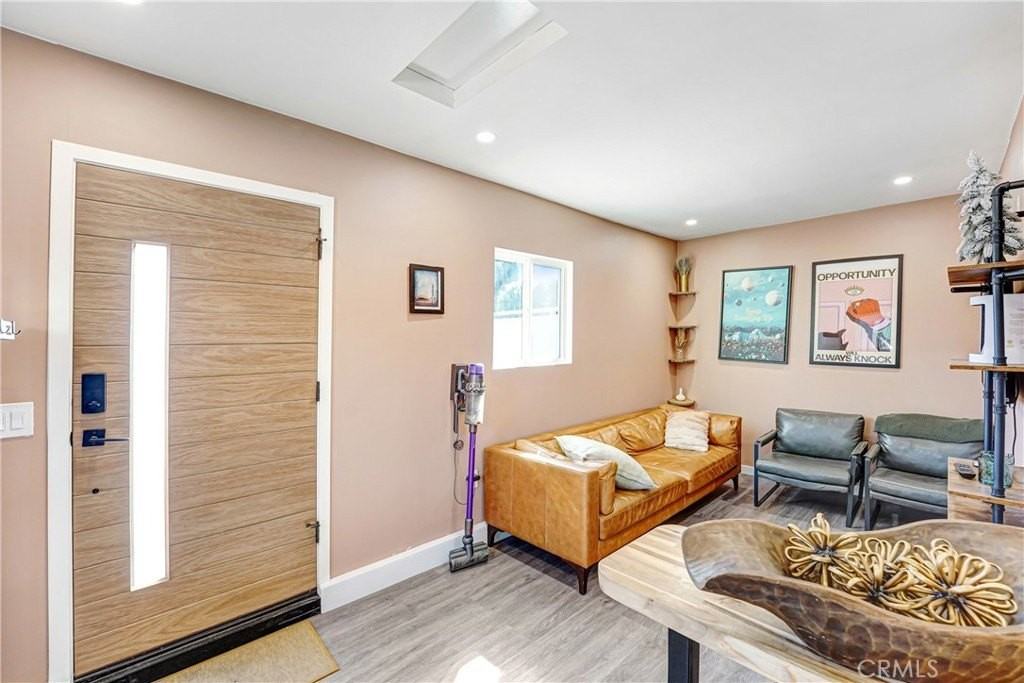 14828 Saticoy St #B - Photo 4 of 10