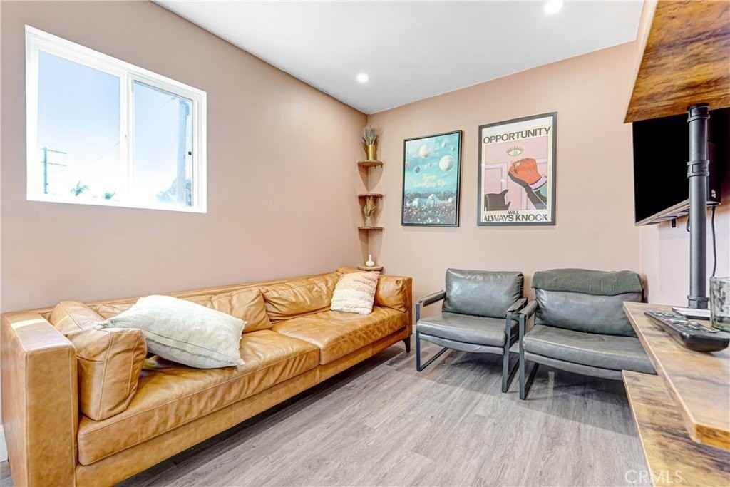 14828 Saticoy St #B - Photo 5 of 10