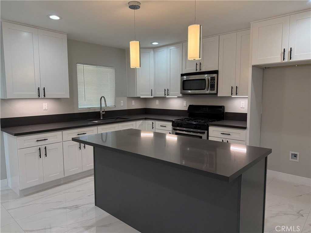 14338 La Mesa Rd - Photo 3 of 26