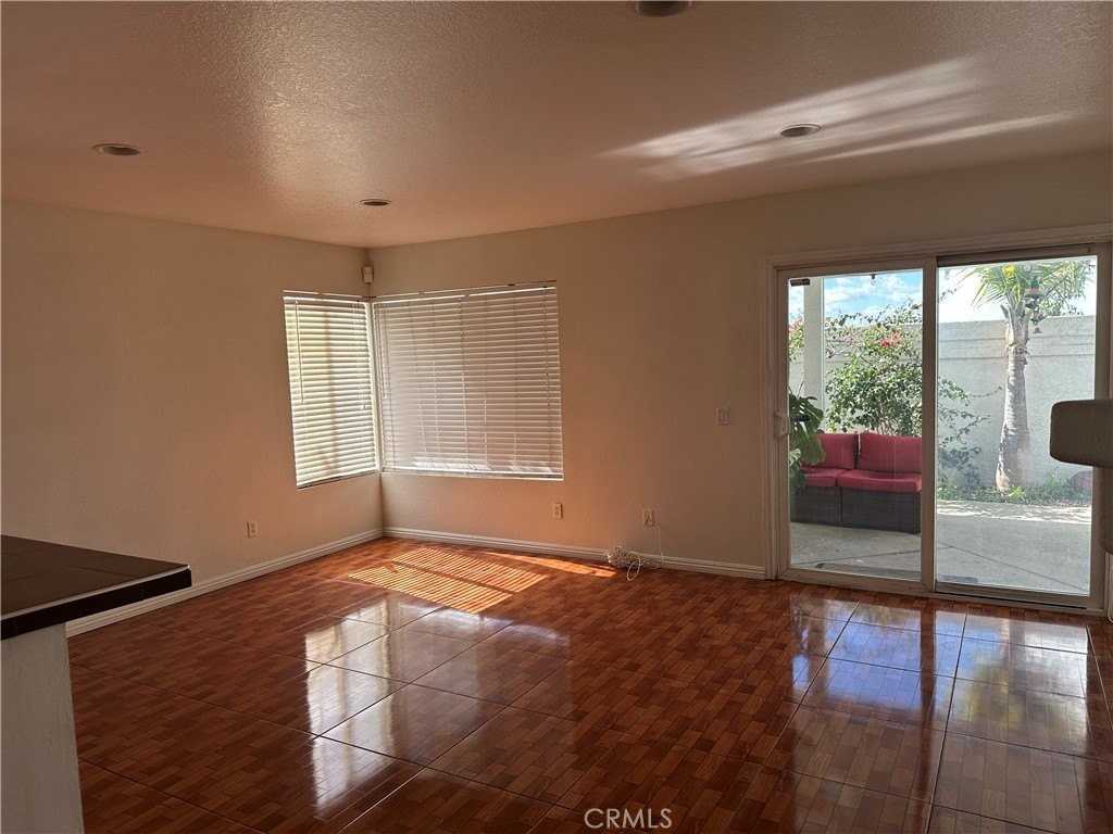 10316 Beryl Ave - Photo 5 of 23