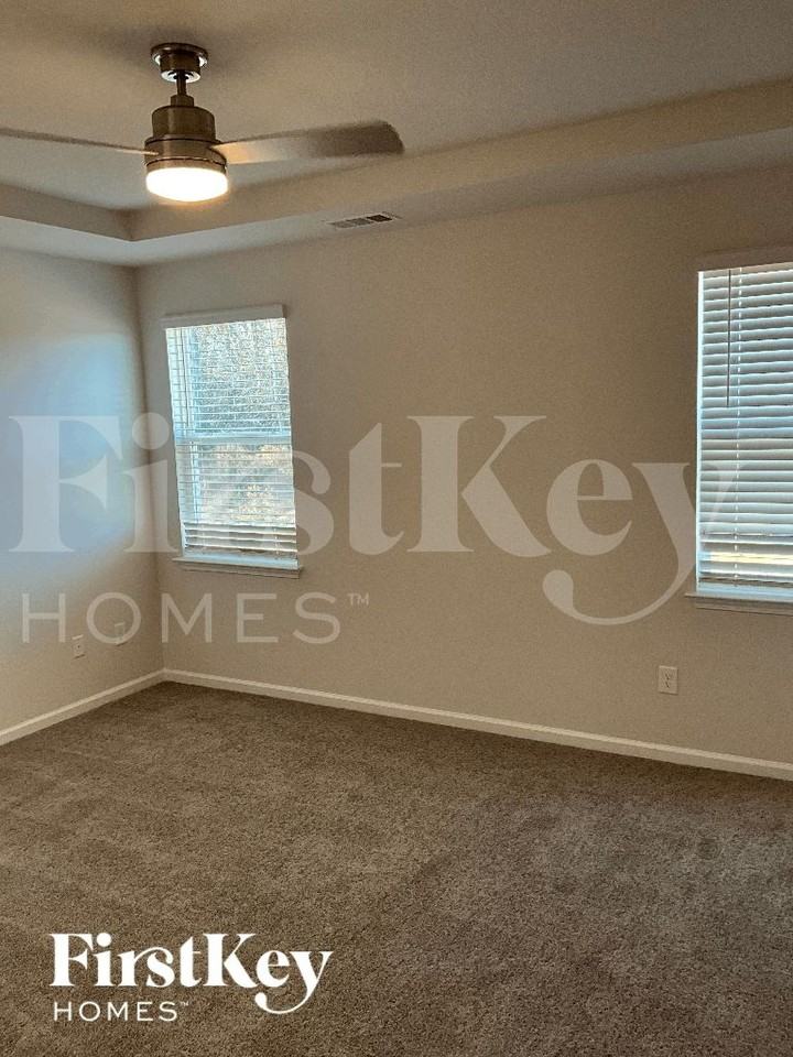 1204 Mission Hill Ln - Photo 4 of 9