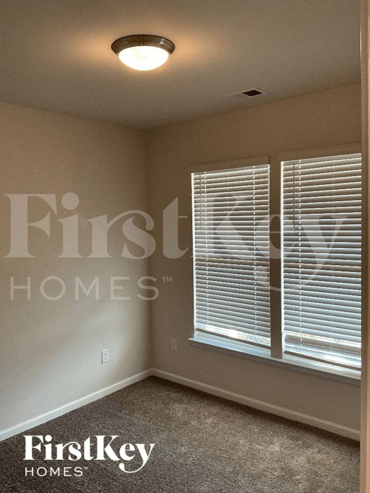 1204 Mission Hill Ln - Photo 6 of 9