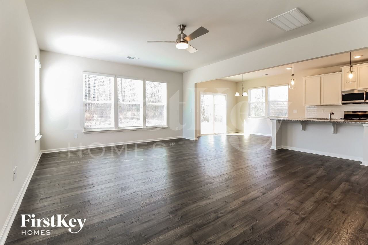 1207 Mission Hill Ln - Photo 4 of 16