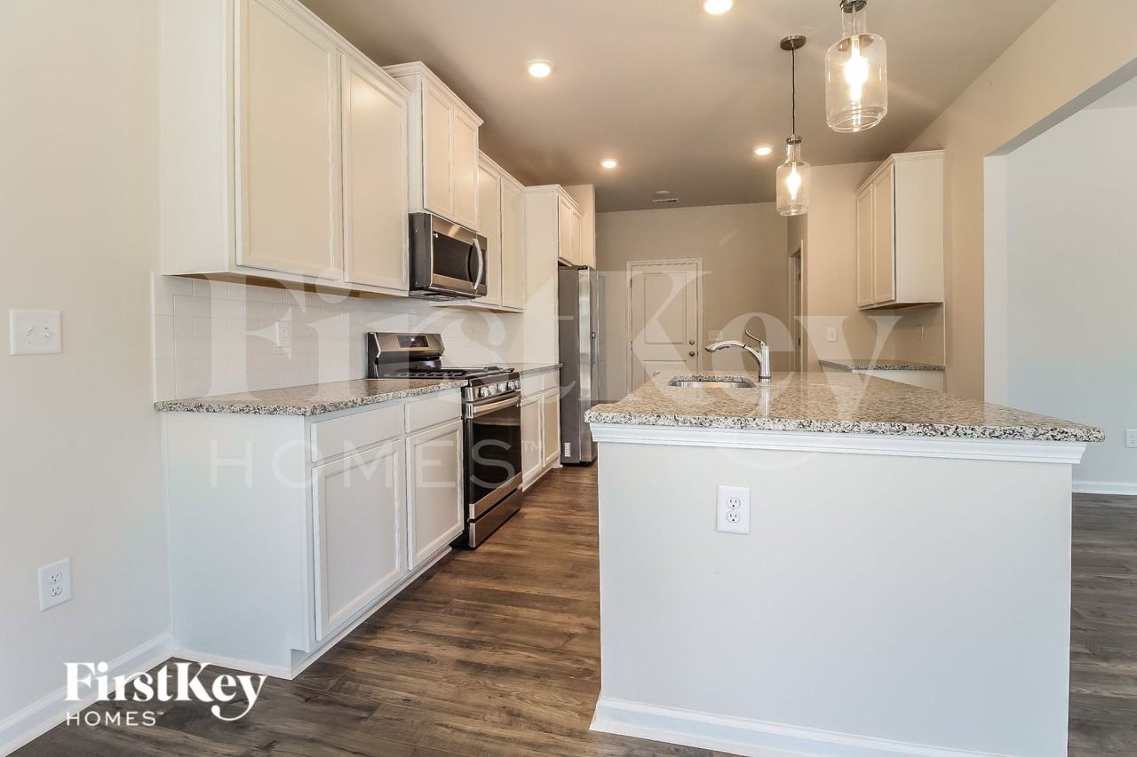 1207 Mission Hill Ln - Photo 5 of 16