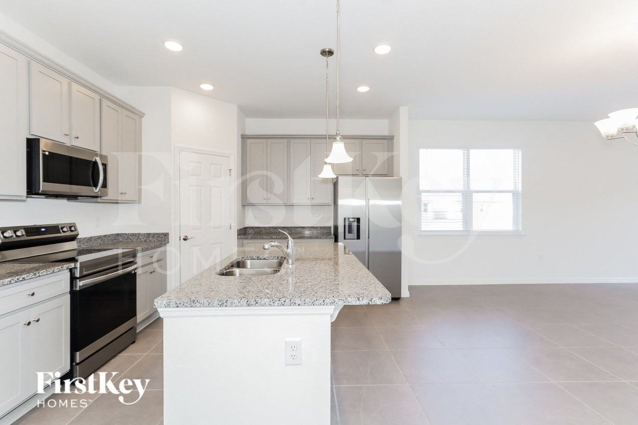 544 Crown Rose Dr - Photo 4 of 15