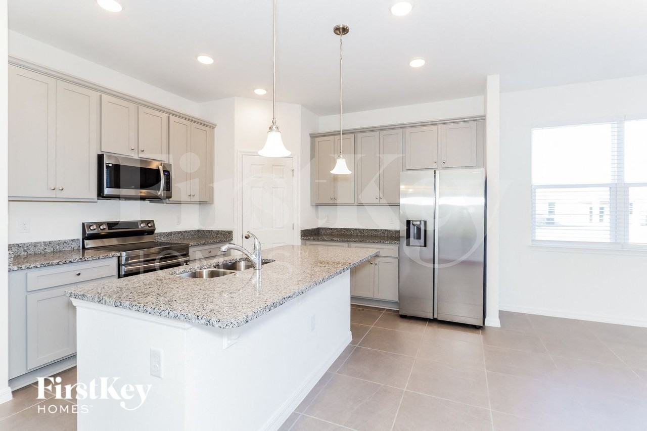 544 Crown Rose Dr - Photo 5 of 15