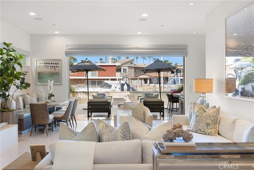 3306 Marcus Ave - Photo 3 of 42