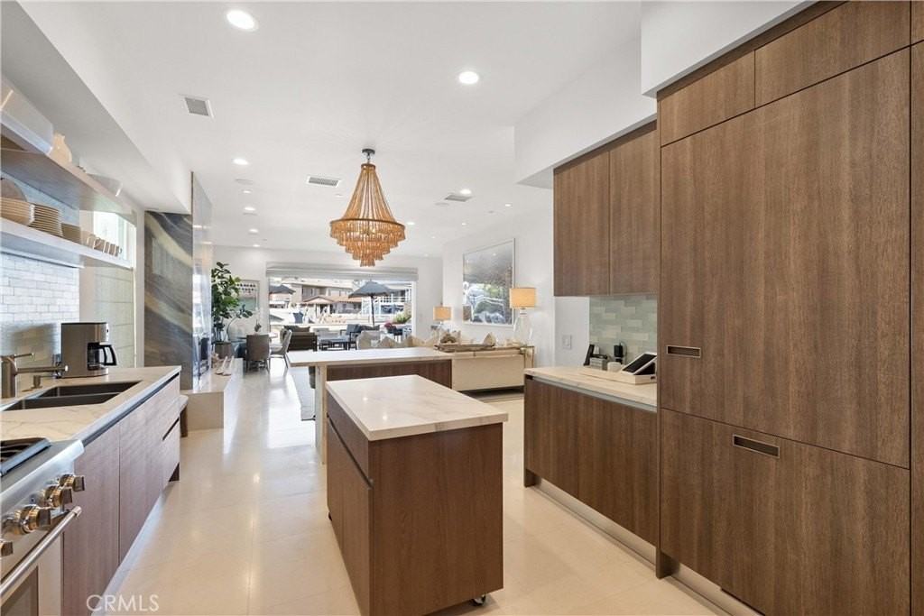 3306 Marcus Ave - Photo 7 of 42